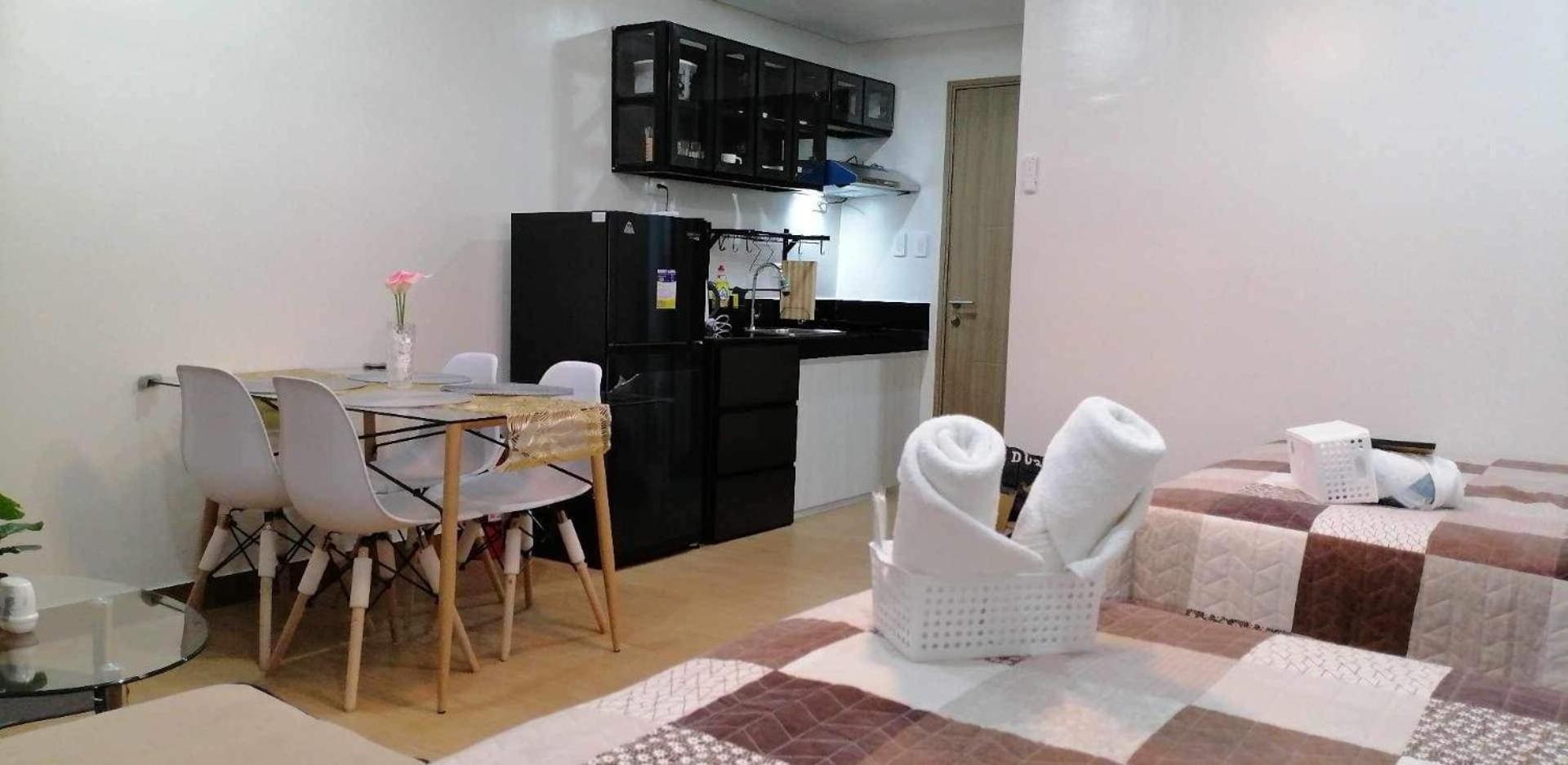 J & F Homestay - Cavite, Philippines Trece Martires Bagian luar foto