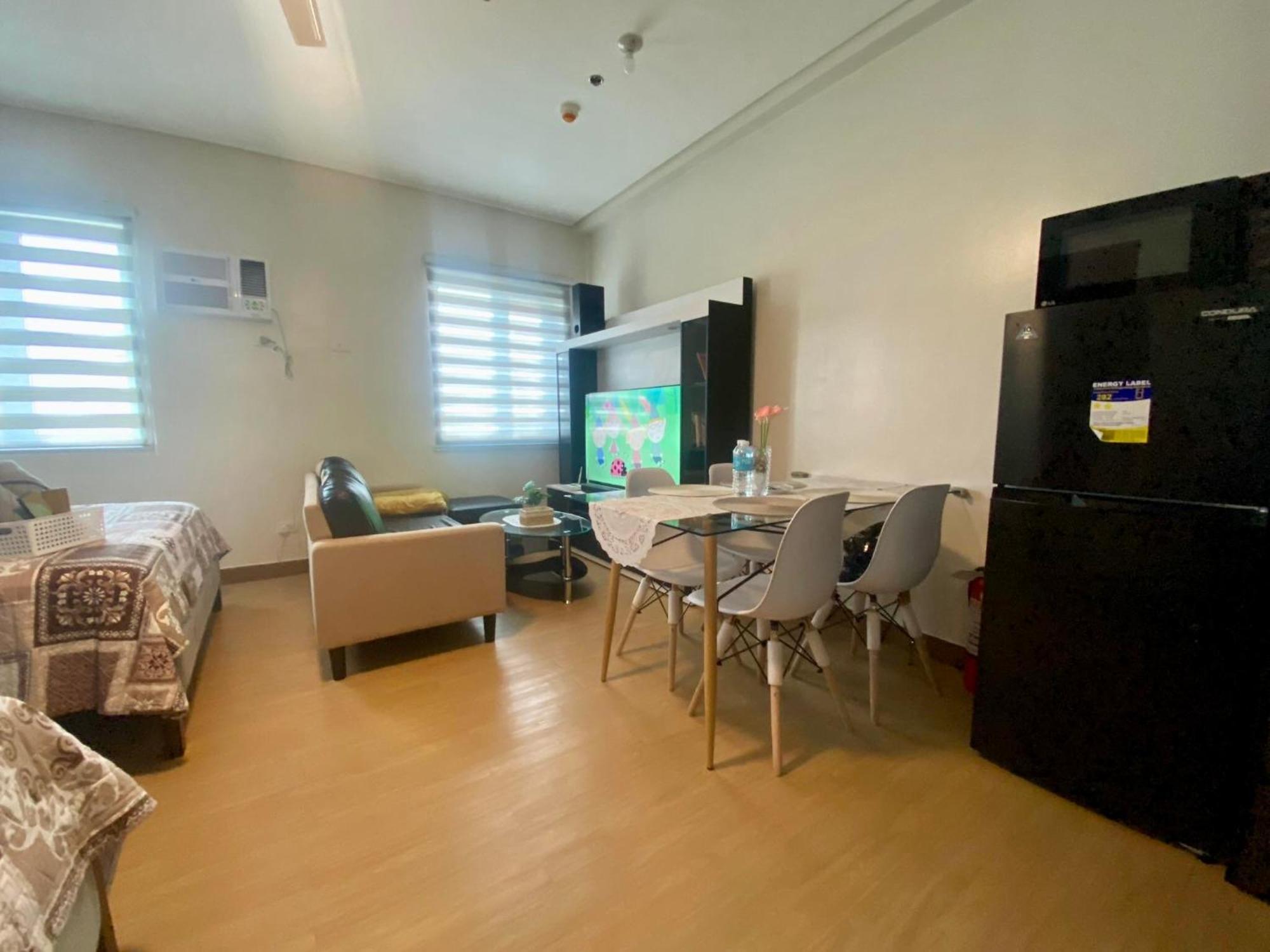 J & F Homestay - Cavite, Philippines Trece Martires Bagian luar foto