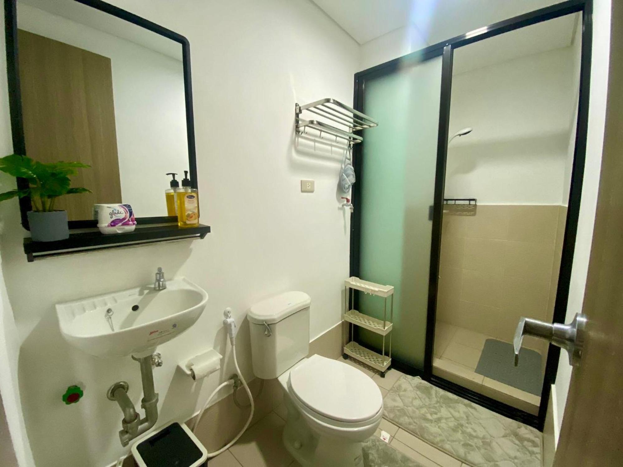 J & F Homestay - Cavite, Philippines Trece Martires Bagian luar foto